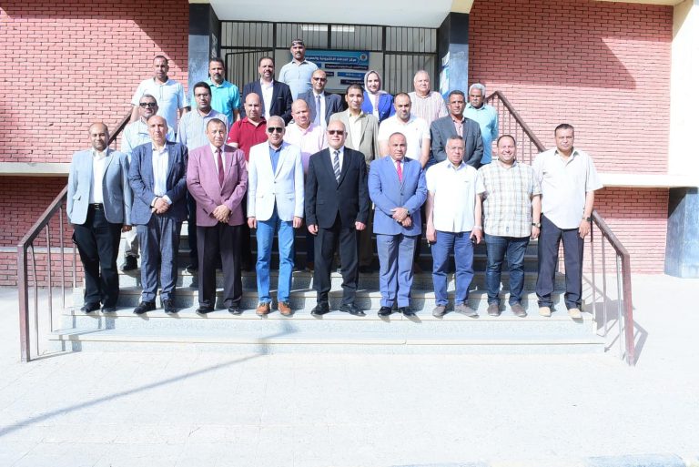 عقب افتتاحها..رئيس جامعة سوهاج يتفقد أولي المحاضرات النظرية بكلية الدراسات العليا والبحوث البيئية