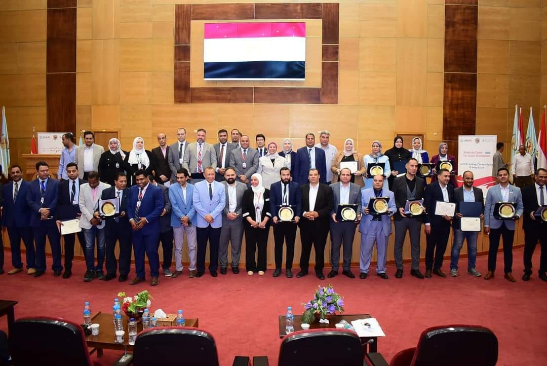 لربط الطلاب بإحتياجات سوق العمل..إنطلاق الملتقى التوظيفي الأول لمركز التطوير المهني بجامعة سوهاج