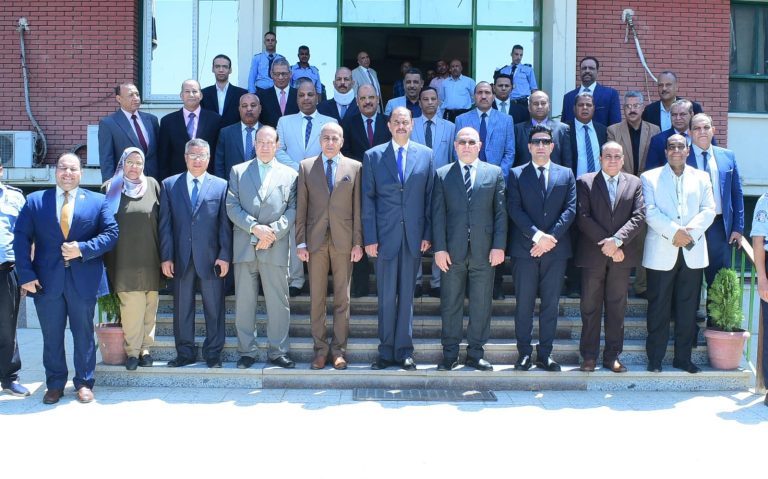 في زيارته الاولى لها ..محافظ الإقليم يشهد فعاليات مجلس جامعة سوهاج مؤكداً علي انها الشريك الأساسي لجهود التنمية بالمحافظة