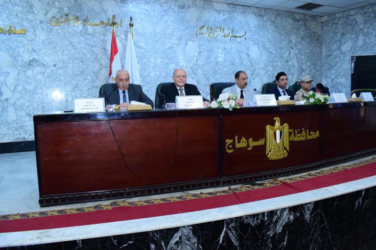رئيس جامعة سوهاج يشارك بإجتماع المجلس التنفيذي للمحافظة