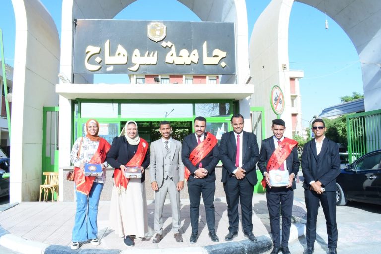أسرة طلاب من أجل مصر بجامعة سوهاج تهنأ النعماني بالمولد النبوي الشريف