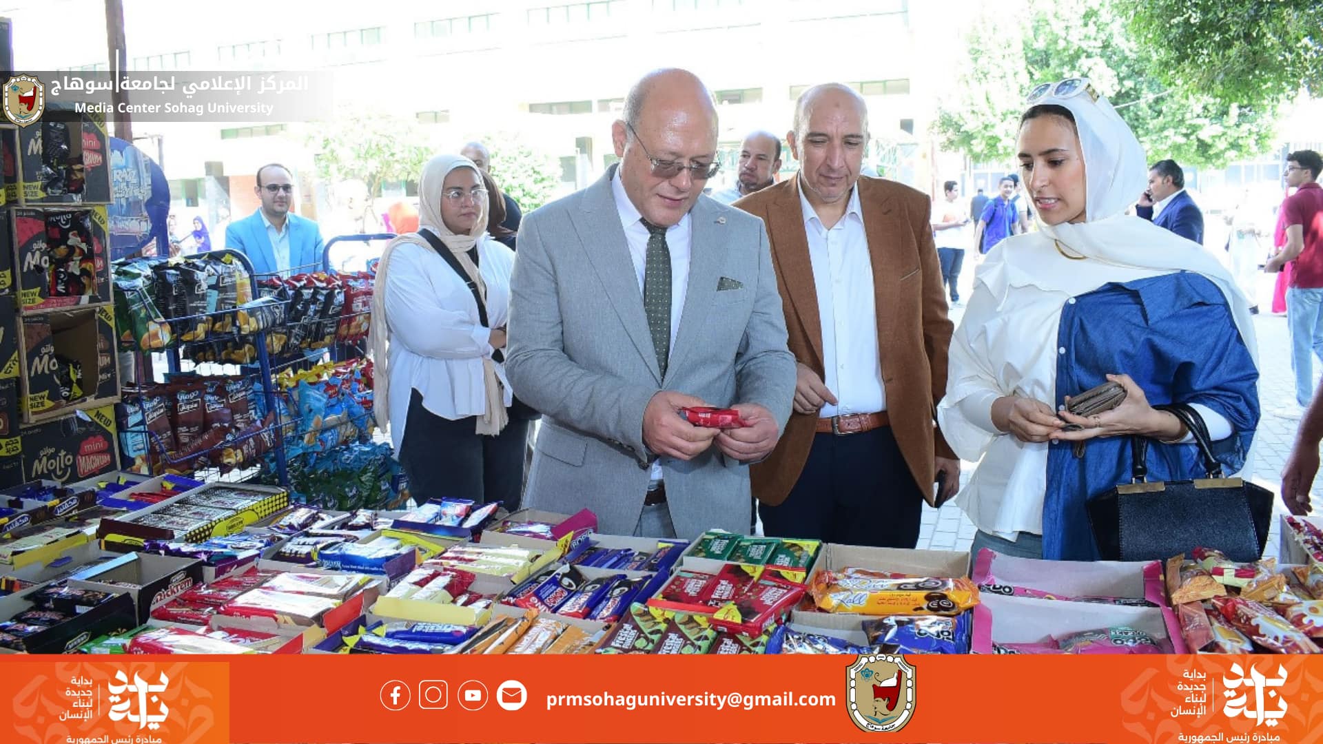 رئيس جامعة سوهاج يتفقد منافذ بيع المنتجات الغذائية ويطمئن على مدى تطبيق معايير الصحة والسلامة داخل الكافيتريات الجامعية