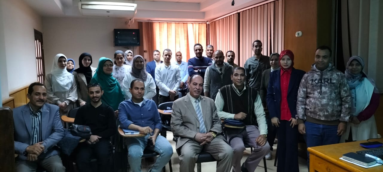 ضمن مبادرة بداية… فاعليات الندوة العلمية مراحل إعداد البحث العلمي بكلية الدراسات العليا و البحوث البيئية