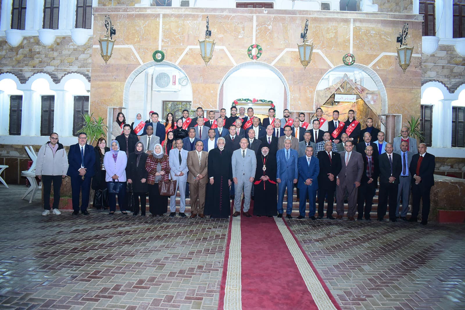 رئيس جامعة سوهاج يزور عدداً من الكنائس لتقديم التهنئة بعيد الميلاد المجيد