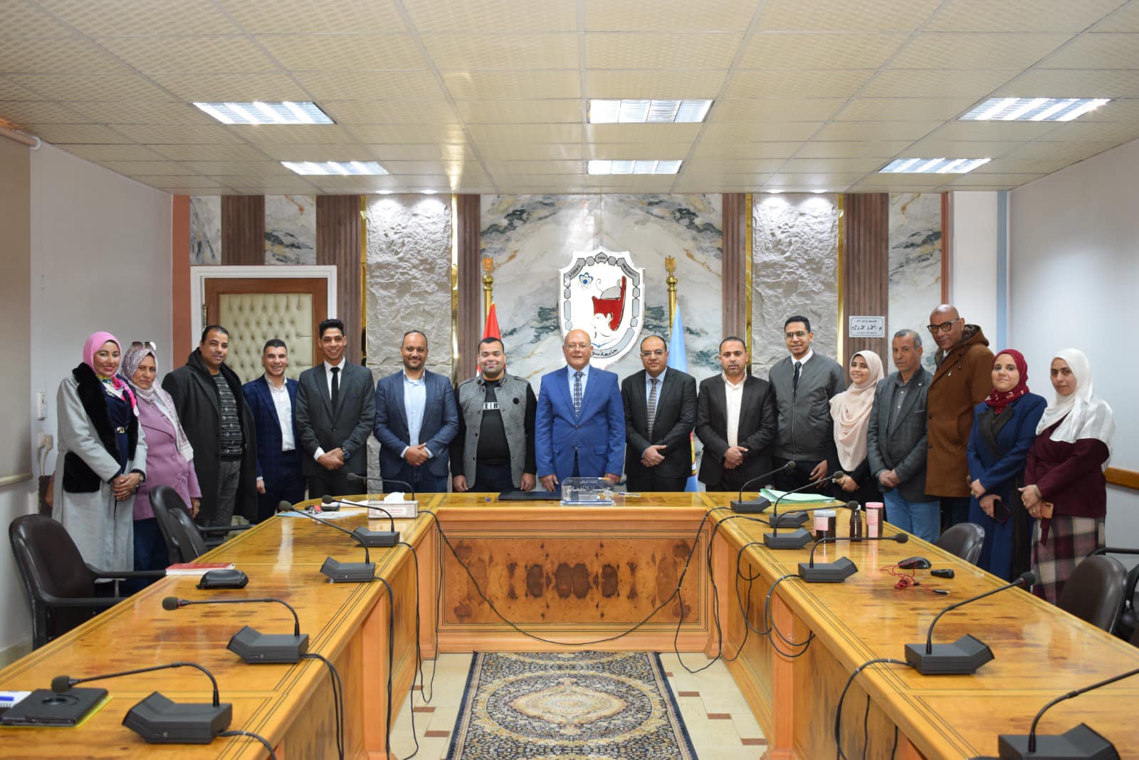 رئيس جامعة سوهاج يوقع ٦ عقود رعاية مبتكرين لعدد من الإختراعات منها عصا ذكية متكاملة للتنقل الآمن وجهاز محمول رفيق المكفوفين و منتج غذائي لتنشيط الذاكرة