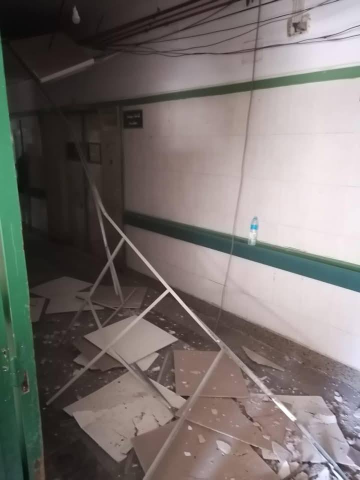 بناءاً على تقرير مركز الاستشارات الهندسية واللجنة المنوطه بحي شرق الموافقة على هدم المبني المجاني القديم بمستشفى سوهاج الجامعي حفاظاً على أرواح المرضى والأطقم الطبية