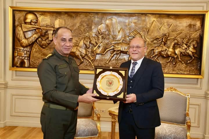 رئيس الأكاديمية العسكرية المصرية يستقبل رئيس جامعة سوهاج ووفد طلابى خلال زيارتهم الأولى لمقر الأكاديمية بالعاصمة الإدارية