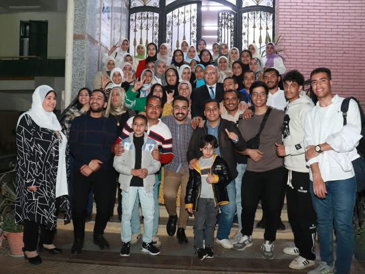 خلال تناوله الإفطار بالمدينة الجامعية.. رئيس جامعة سوهاج: سعادتي تكتمل بتواجدي وسط أبنائي وبناتي الطلاب والطالبات