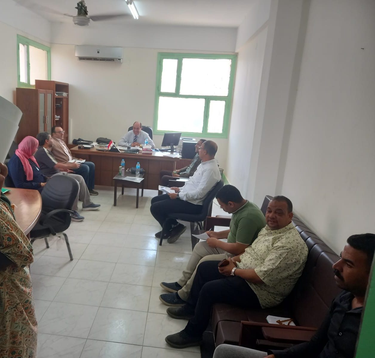 إستكمال فعاليات الحلقات العلمية (السيمينارات) لتسجيل خمسة رسائل ماجستير و دكتوراه بكلية الدراسات العليا و البحوث البيئية