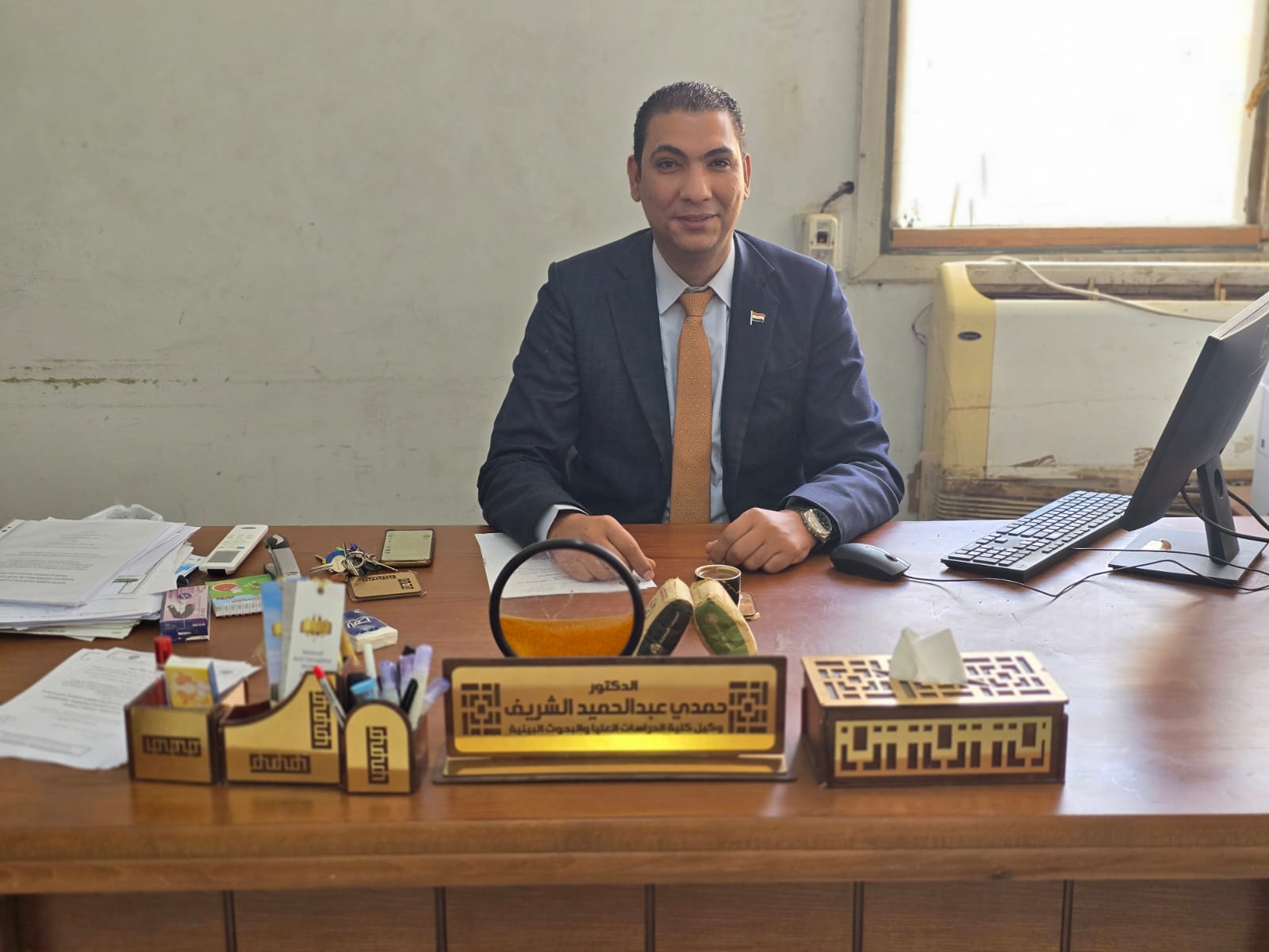 قرار رئيس جامعة سوهاج : تجديد قرار تكليف الدكتور حمدى الشريف وكيل كلية الدراسات العليا و البحوث البيئية و شئون العلاقات الثقافية