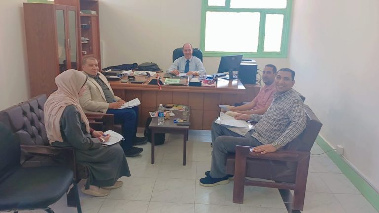 لأول مرة …عقد جلسة مناقشات أمور كلية الدراسات العليا و البحوث البيئية