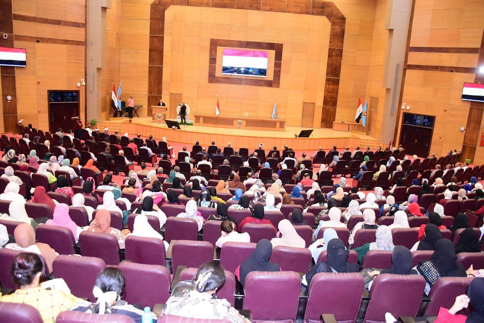 نفحات روحانية تتجلى بجامعة سوهاج ابتهاجا بالذكري العطرة لمولد خير الأنام المصطفى العدنان خاتم المرسلين