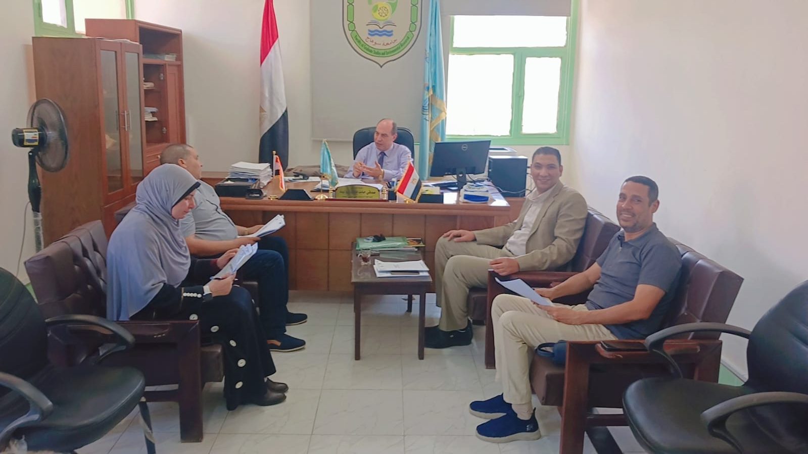 لجنة الاجتماع العاشر بكلية الدراسات العليا و البحوث البيئية