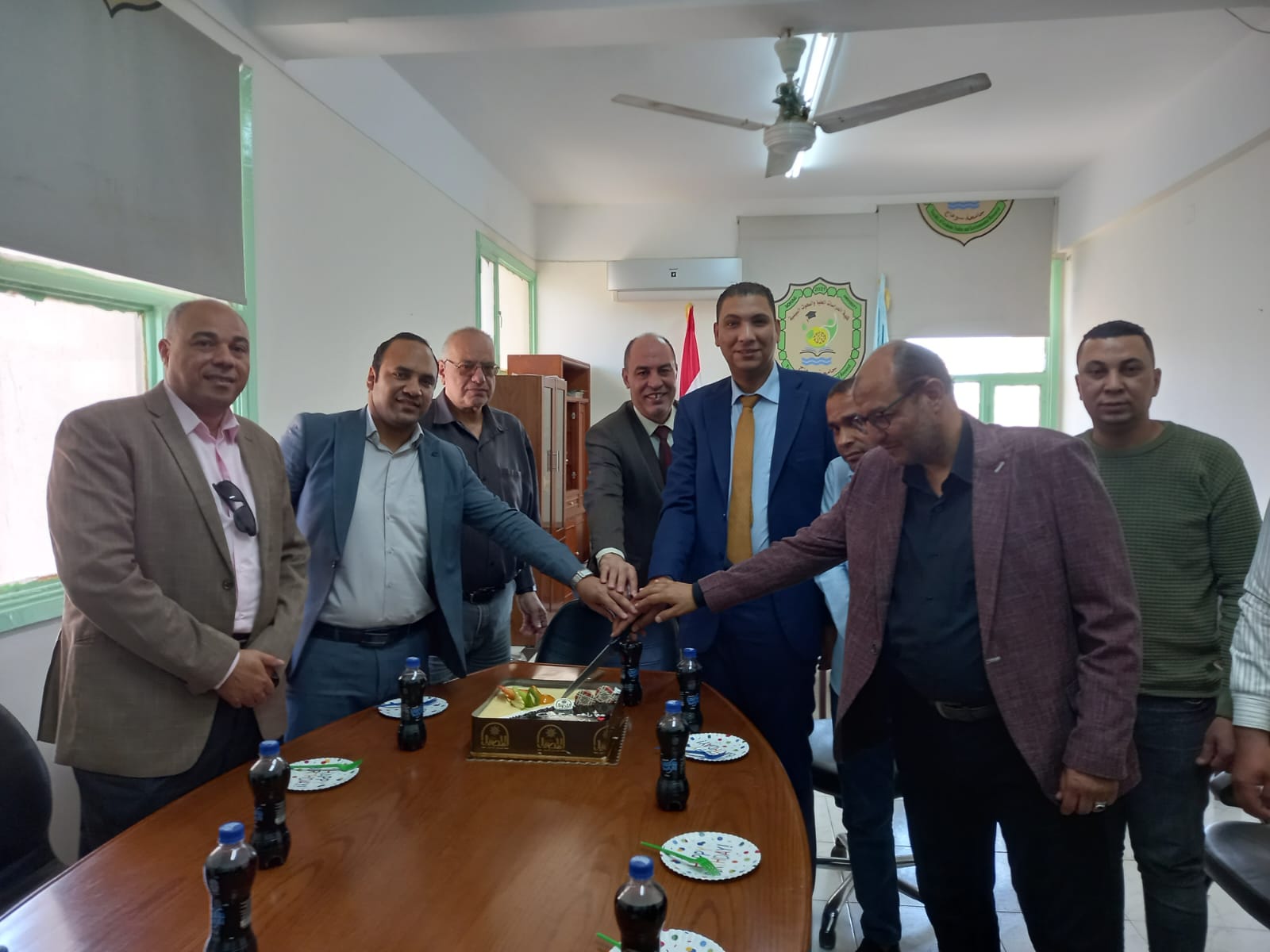 حفل تكريم الدكتور حمدى الشريف وكيل الكلية بمناسبة ترقيته لدرجة الأستاذية فى الفلسفة السياسية