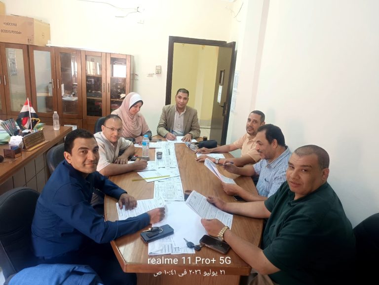 اجتماع اللجنة الثالث عشر لكلية الدراسات العليا والبحوث البيئية