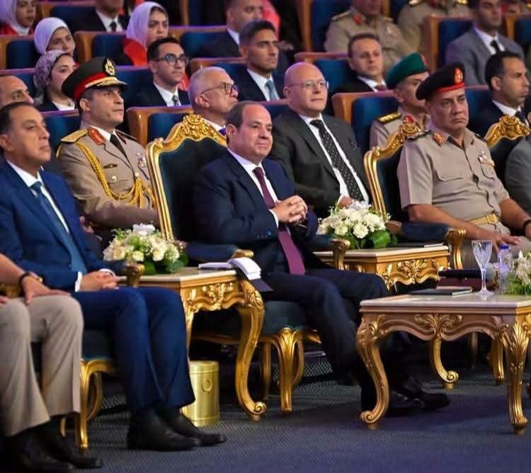 رئيس جامعة سوهاج يشارك في حفل تخرج الدورة السادسة للجهات والهيئات القضائية بالأكاديمية العسكرية*